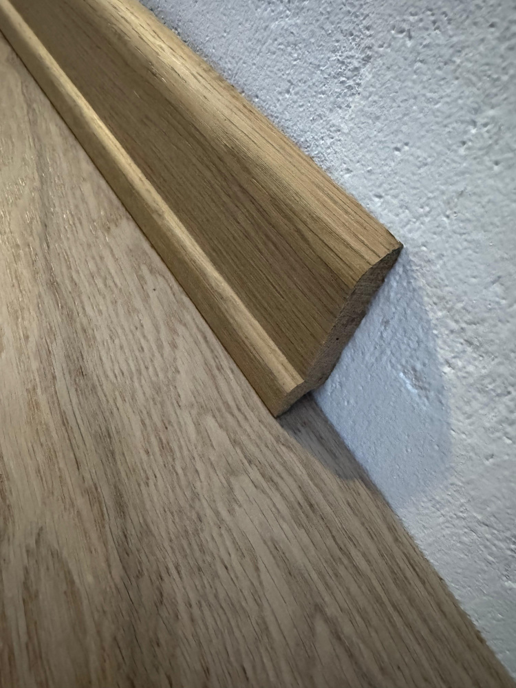 Плинтус массив Дуб сапожок серое масло 74х20х2100 мм